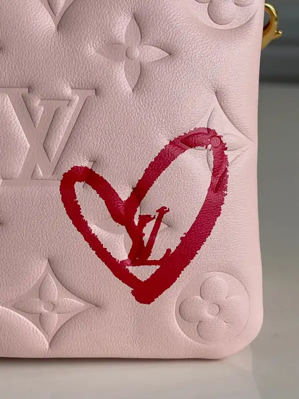 LOUIS VUITTON LIMITED EDITION - POCHETTE COUSSIN