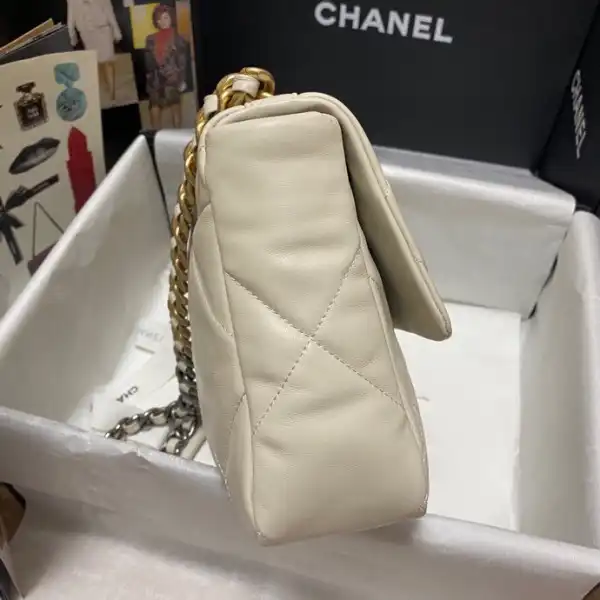 CHANEL 19 FLAP BAG