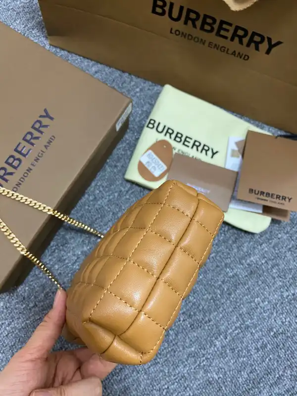 Bagsoffer BURBERRY MICRO Lola Bucket Bag