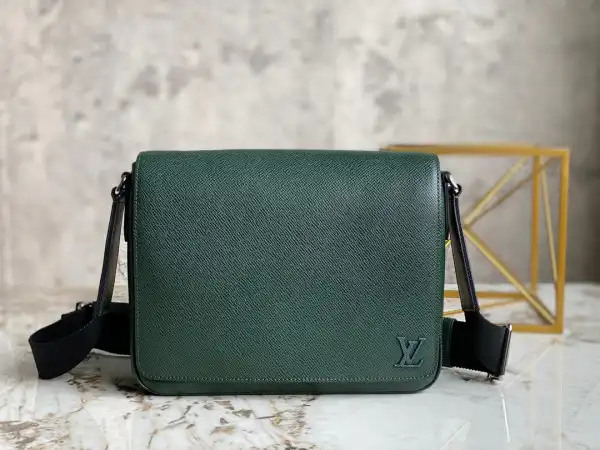 First bag ru LOUIS VUITTON DISTRICT PM