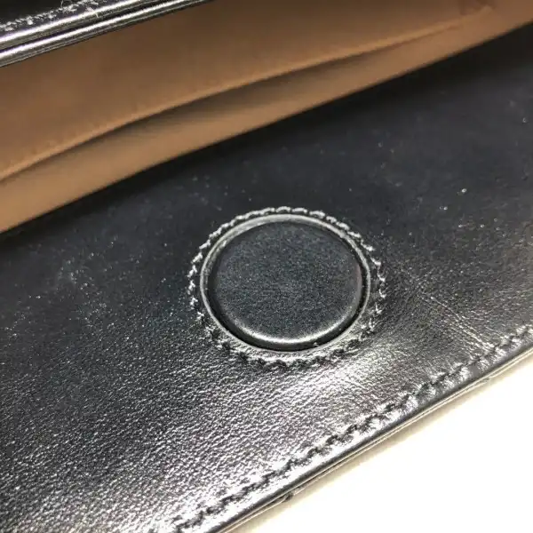 GUCCI GG Marmont matelassé medium shoulder bag