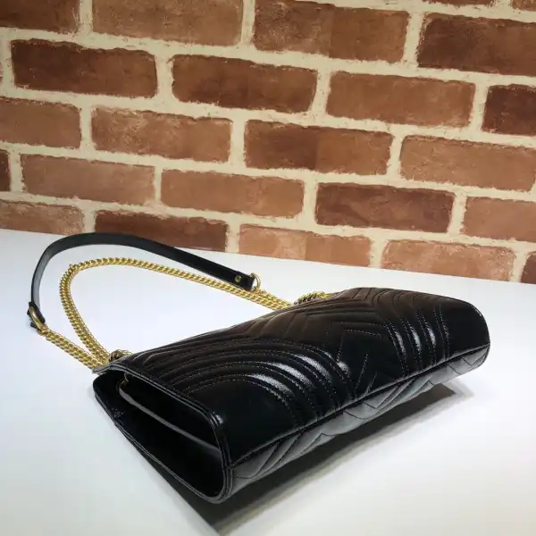 GUCCI GG Marmont matelassé medium shoulder bag