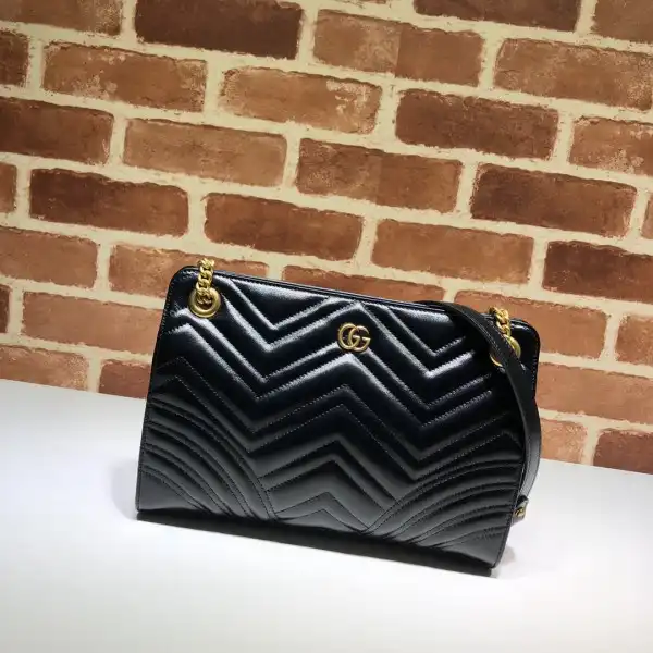 GUCCI GG Marmont matelassé medium shoulder bag