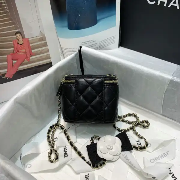 First bag ru CHANEL SMALL VANITY WITH CHAIN