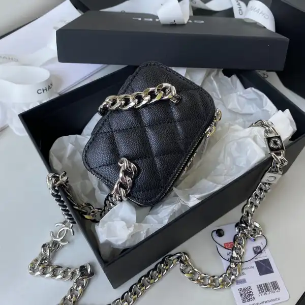 First bag ru CHANEL VANITY CASE