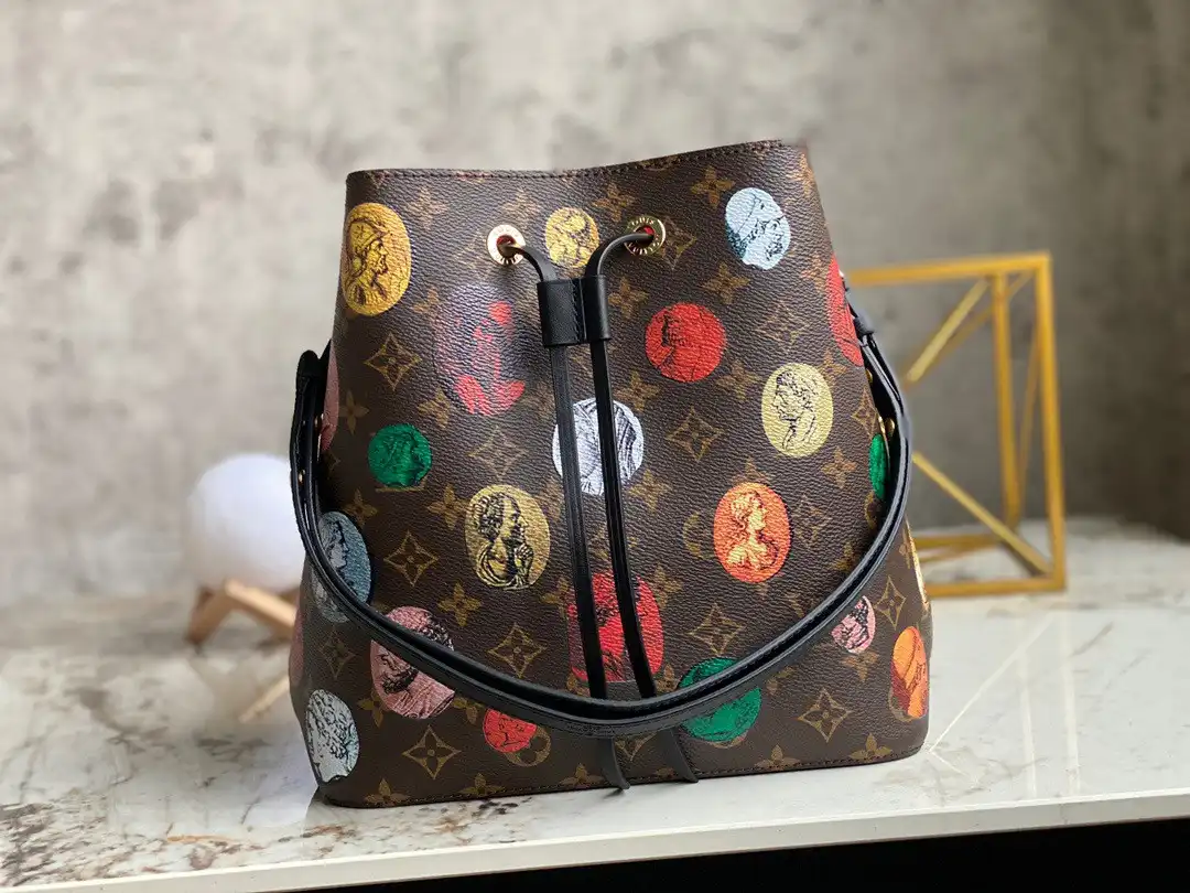 LOUIS VUITTON NÉONOÉ