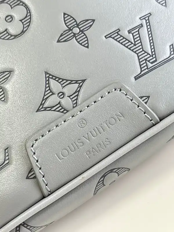 Affordable LOUIS VUITTON DISCOVERY BUMBAG