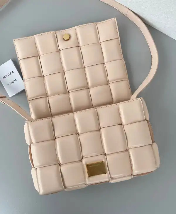 BOTTEGA VENETA CASSETTE