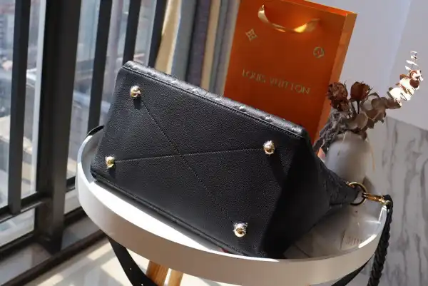 LOUIS VUITTON MAIDA HOBO