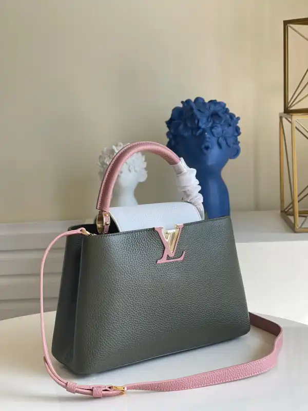 First bag ru LOUIS VUITTON CAPUCINES BB