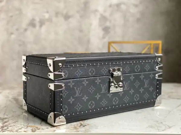 LOUIS VUITTON COFFRET ACCESSOIRES