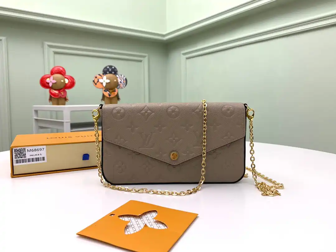 LOUIS VUITTON POCHETTE FÉLICIE