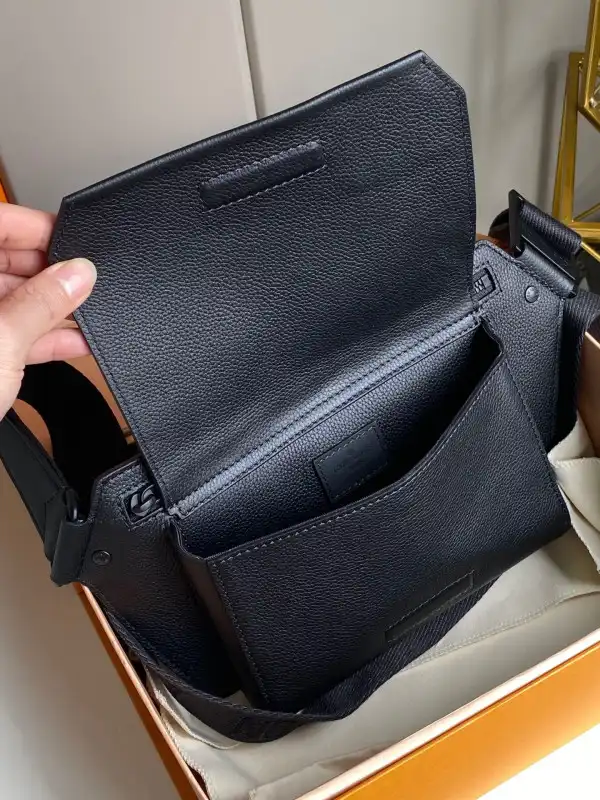 Affordable LOUIS VUITTON SLINGBAG