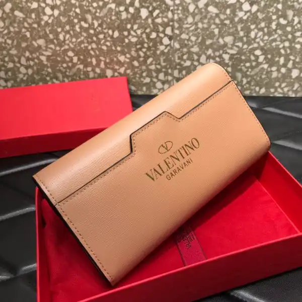 VALENTINO ROCKSTUD WALLET