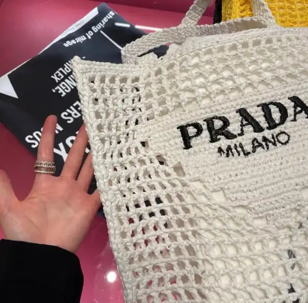 Frstbag ru Prada Raffia tote bag