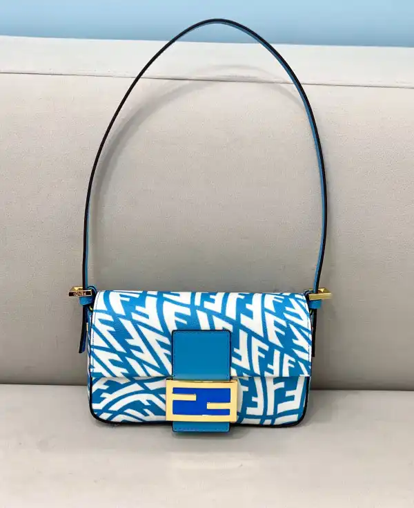 First bag ru FENDI MINI BAGUETTE 1997