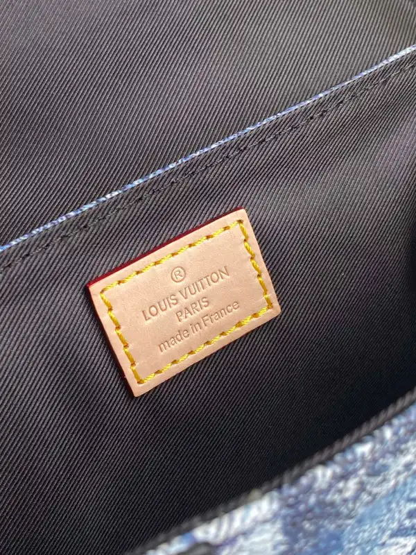 Frstbag ru LOUIS VUITTON TRUNK SLINGBAG