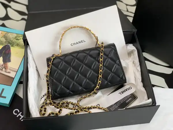 First bag ru CHANEL HANDLE BAG