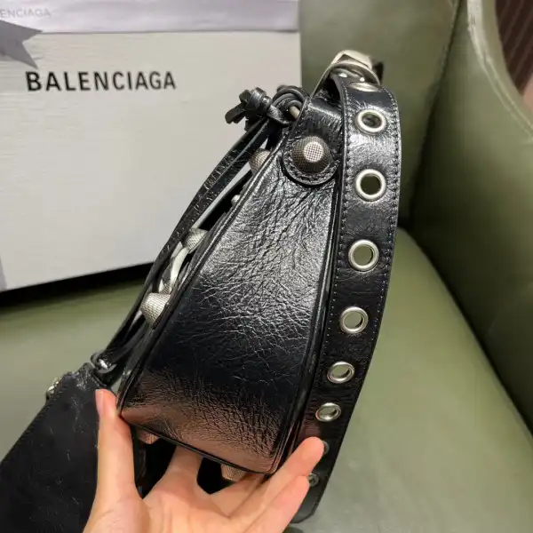 BALENCIAGA WOMEN'S LE CAGOLE SMALL SHOULDER BAG