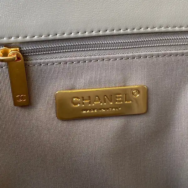 CHANEL 19 FLAP BAG