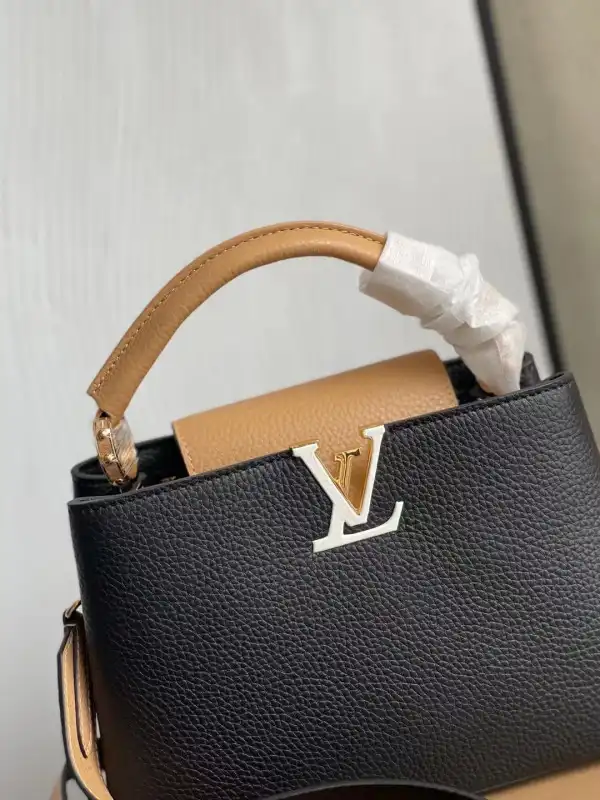 First bag ru Louis Vuitton CAPUCINES BB