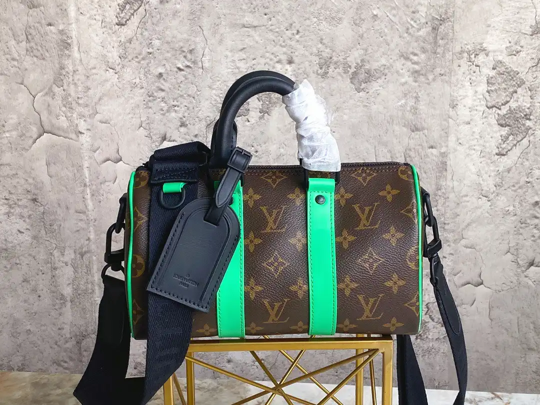 Frstbag ru LOUIS VUITTON KEEPALL BANDOULIÈRE 25