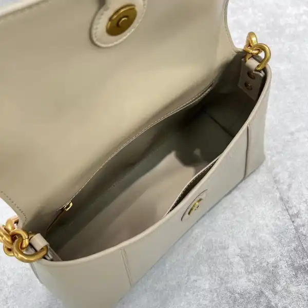 Yupoo bagsoffer BALENCIAGA DOWNTOWN SMALL SHOULDER BAG WITH CHAIN