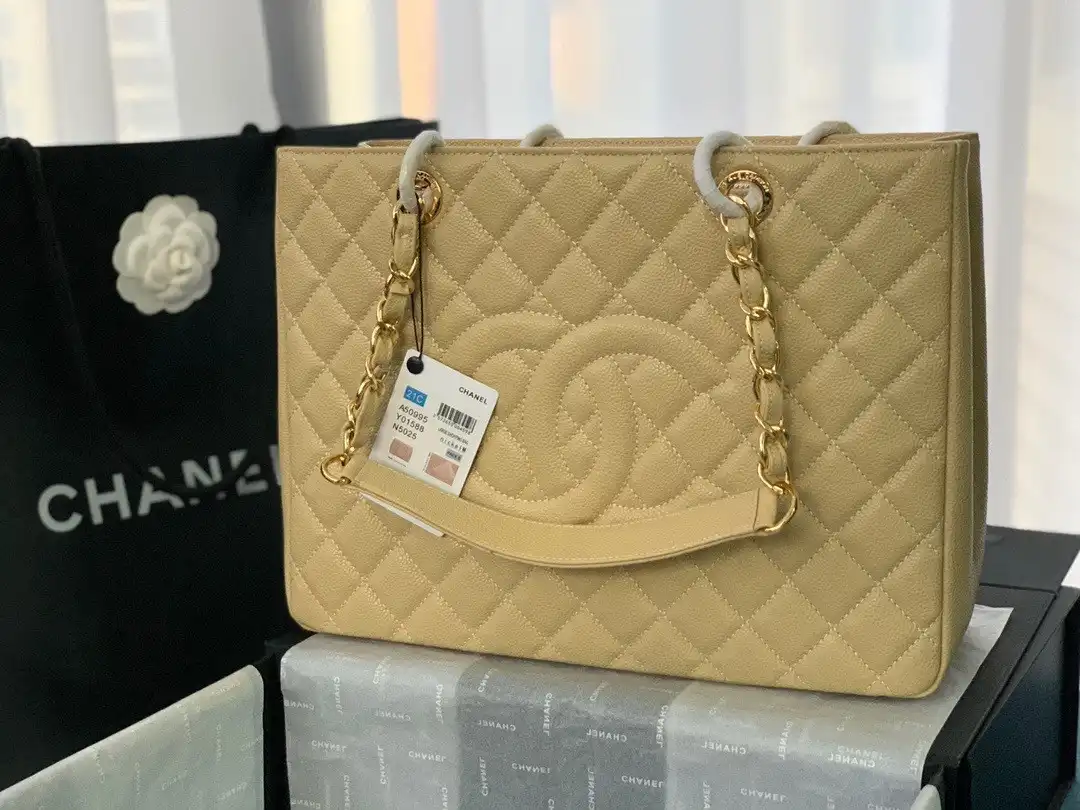 CHANEL TOTE BAG