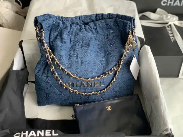 CHANEL 22 SMALL HANDBAG