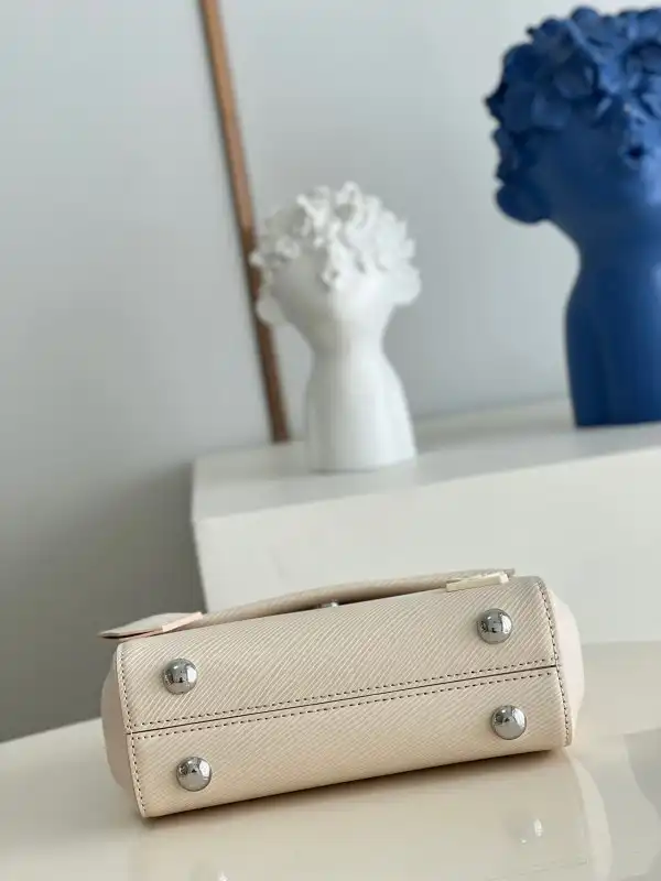 First bag ru LOUIS VUITTON CHANELUNY MINI