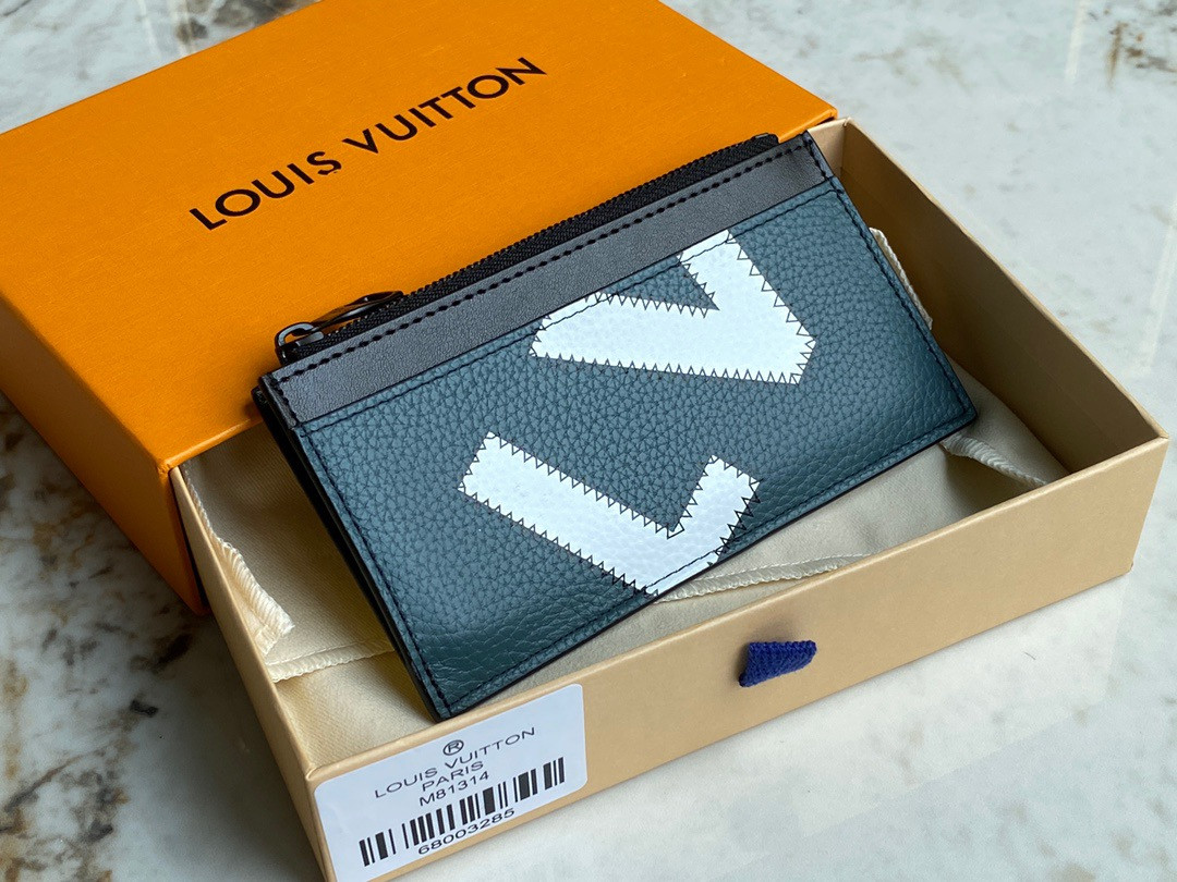 LOUIS VUITTON CC HOLDER