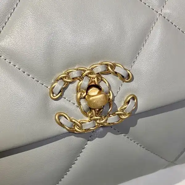 CHANEL 19 FLAP BAG