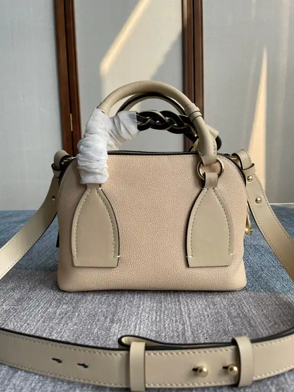 First Bag Ru CHLOÉ SMALL DARIA BAG