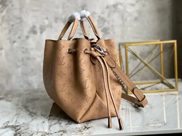 Aaa replica ru LOUIS VUITTON BELLA TOTE