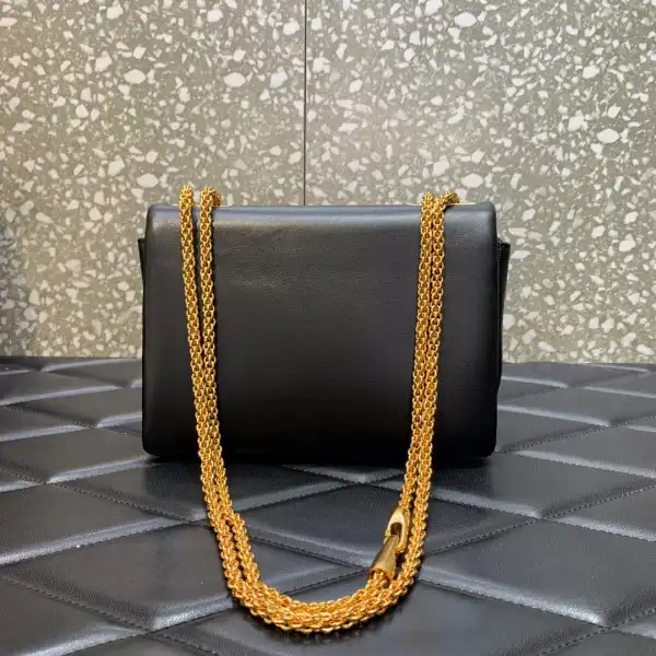 Frstbag ru VALENTINO ONE STUD BAG WITH CHAIN