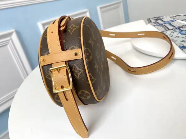 First bag ru LOUIS VUITTON BOITE CHAPEAU SOUPLE PM