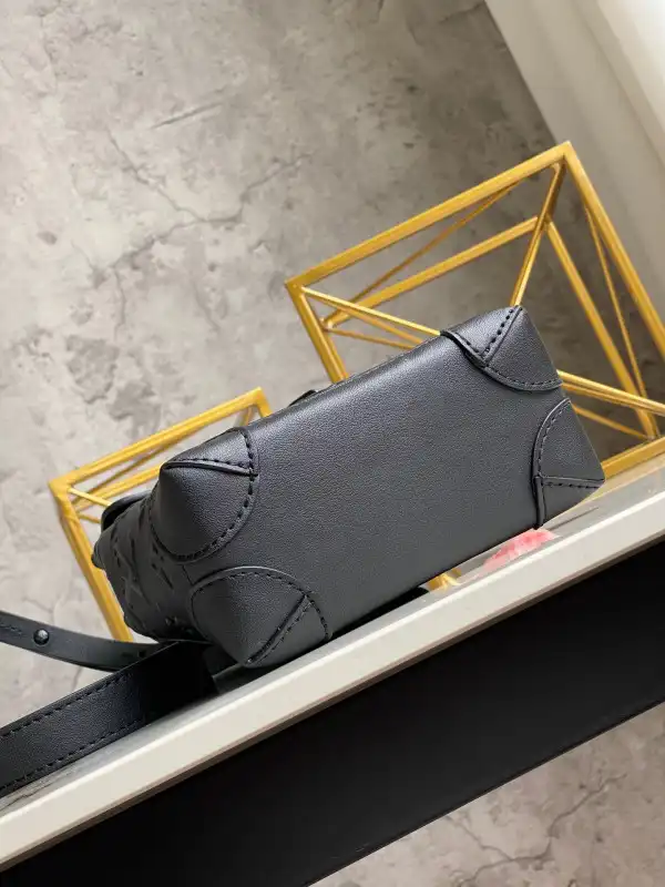 First bag ru LOUIS VUITTON STEAMER XS