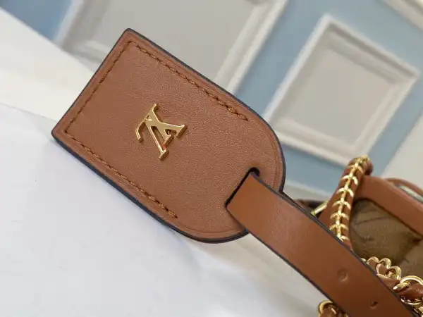 Aaa replica ru LOUIS VUITTON BOURSICOT EW