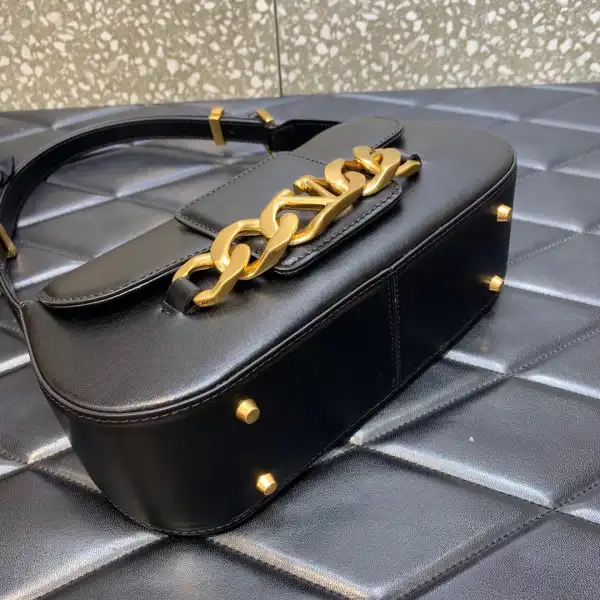 First bag ru VALENTINO VLOGO CHAIN SHOULDER BAG IN CALFSKIN