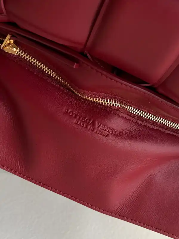 BOTTEGA VENETA CASSETTE