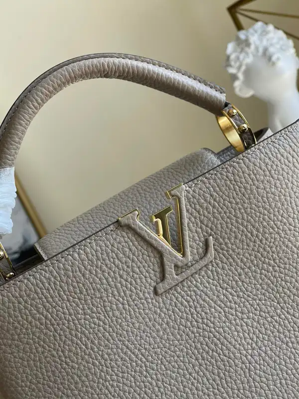 First bag ru LOUIS VUITTON CAPUCINES BB