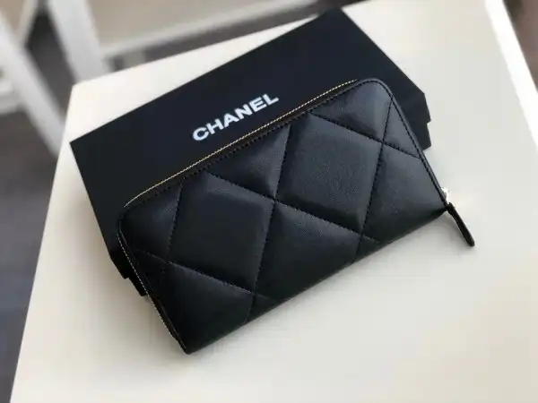 CHANEL 19 ZIPPED WALLET