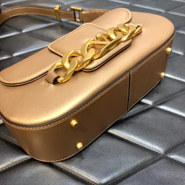 First bag ru VALENTINO VLOGO CHAIN SHOULDER BAG IN CALFSKIN