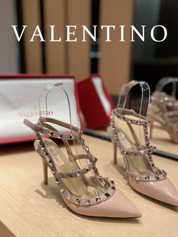 Frstbag ru VALENTINO ROCKSTUD SANDAL