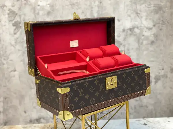 LOUIS VUITTON COFFRET ACCESSOIRES