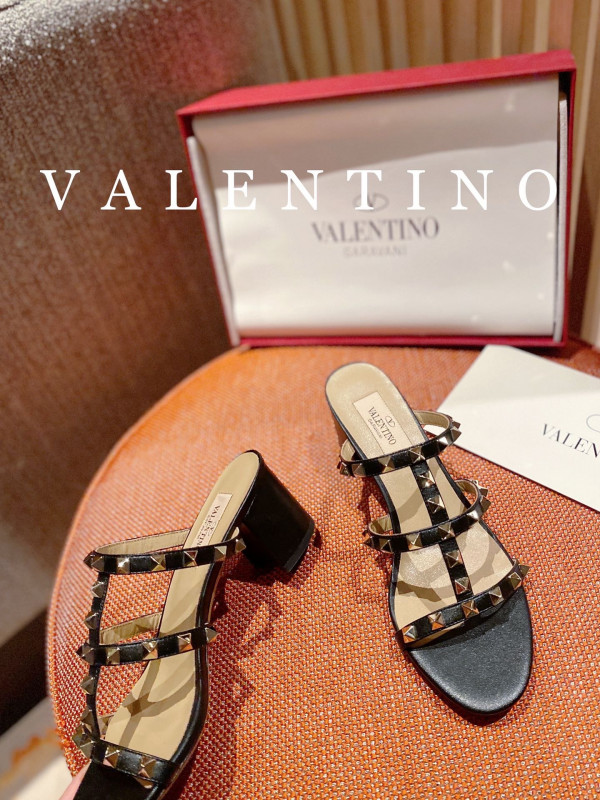 HOT SALE VALENTINO ROCKSTUD CALFSKIN LEATHER SLIDE SANDAL