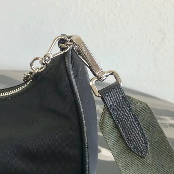 Frstbag ru PRADA NYLON HOBO BAG