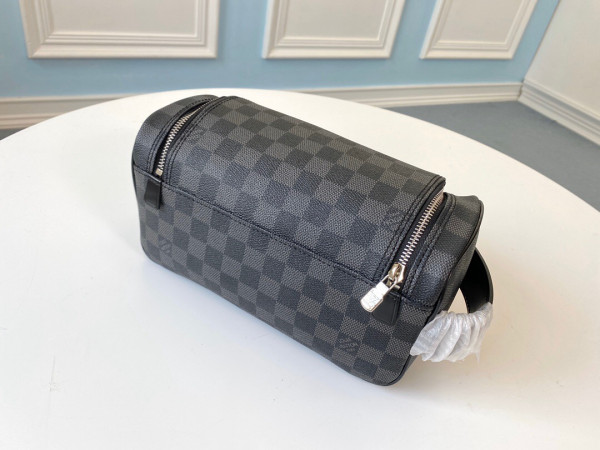 [FREE SHIPPING] LOUIS VUITTON TOILETRY POUCH