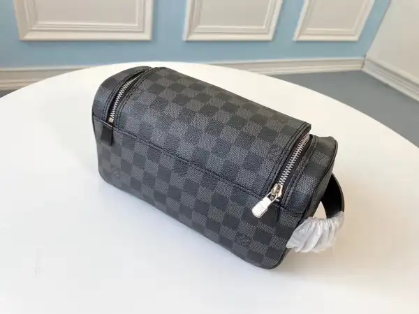 Cheap LOUIS VUITTON TOILETRY POUCH