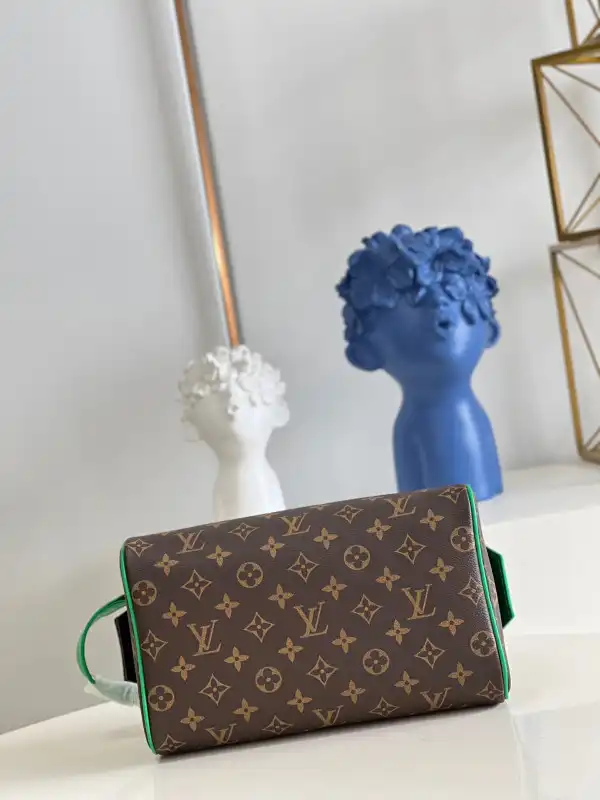 Rep LOUIS VUITTON DOPP KIT TOILET POUCH